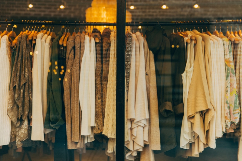 magasin-EVENOS-min_clothe_fashion_store_shop_window_store_front-21277